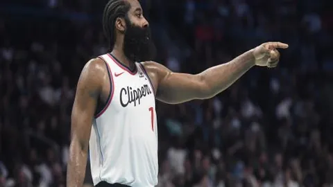 骑士连胜8场，詹姆斯23分米切尔26分火力全开